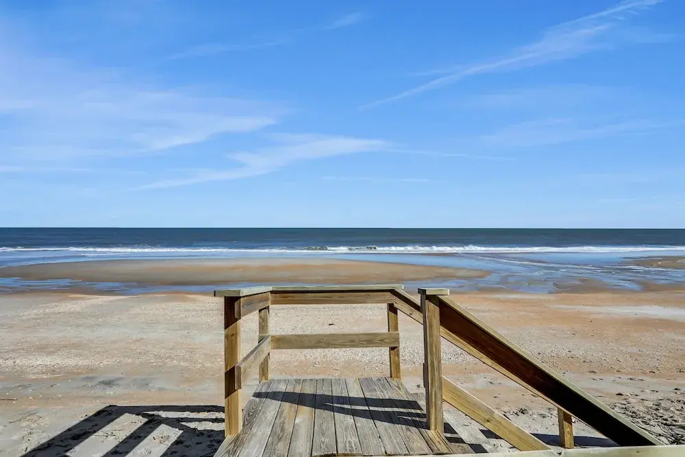 Gorgeous Beachfront Home With Inviting Deck & Patio, Hammock, Amazing Views