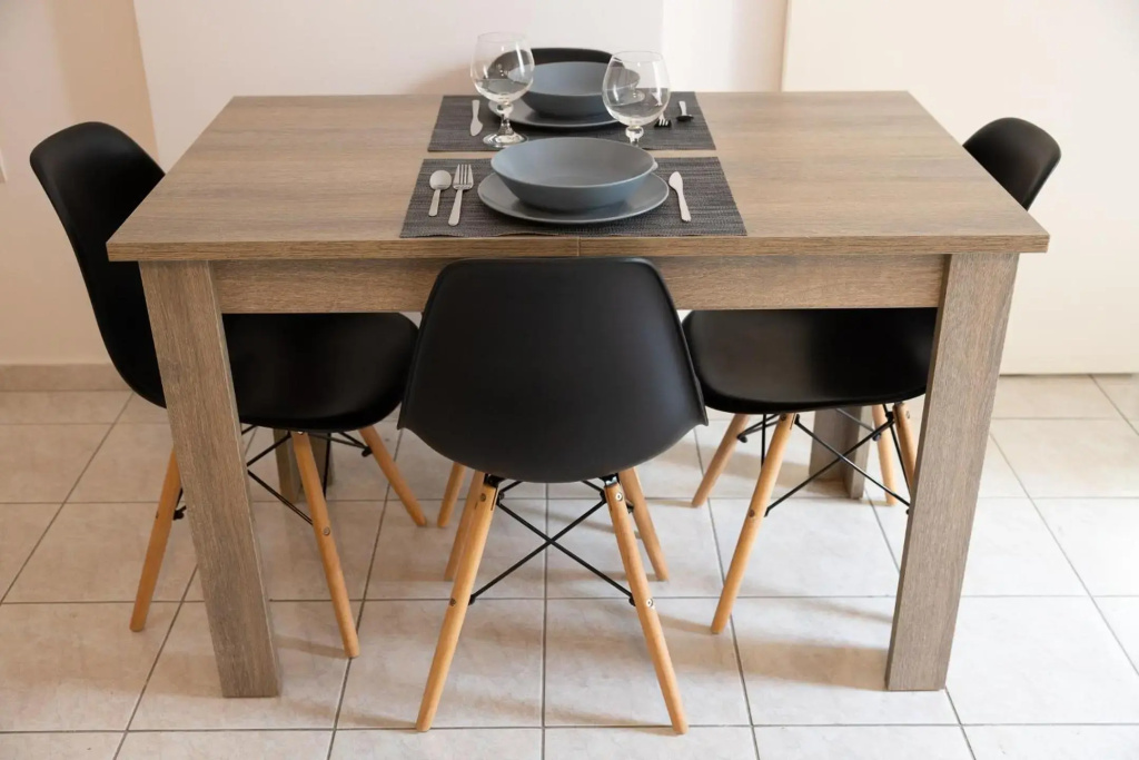 Spacious apartment close to the sea and the city center
