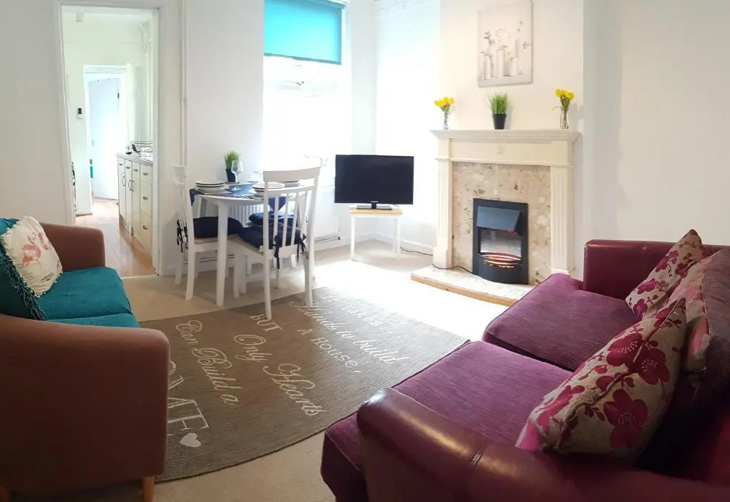 Beautiful cosy home on quiet street close to city centre