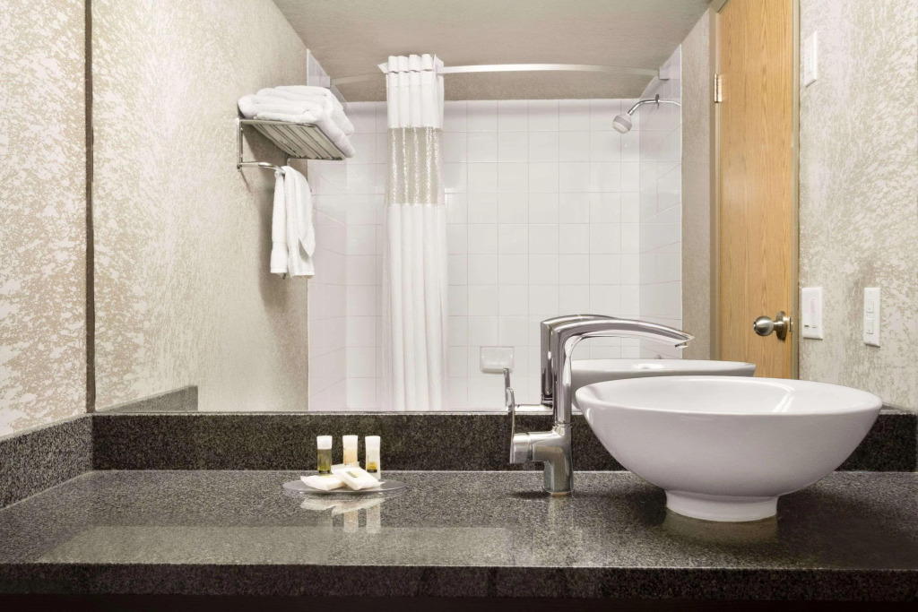 Prairie Crest Calgary Airport by IHG