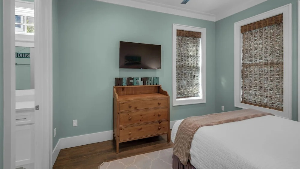 Sea Echo - Beautiful Home in Seagrove Beach! Community Pool! Dual Masters!