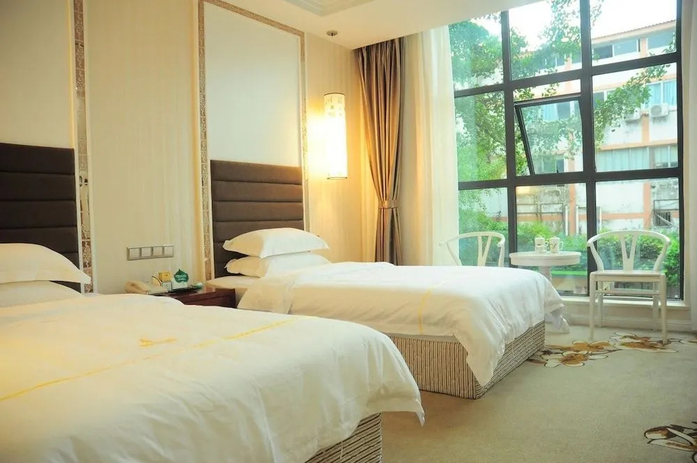 Dujiangyan Huaxi Hotel