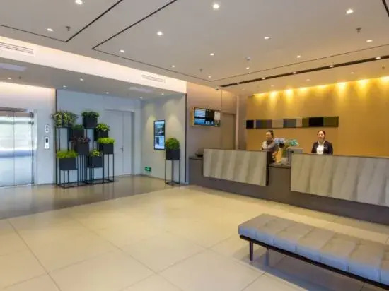 Homeinn Ease Hotel (Yingkou City Central Hospital)