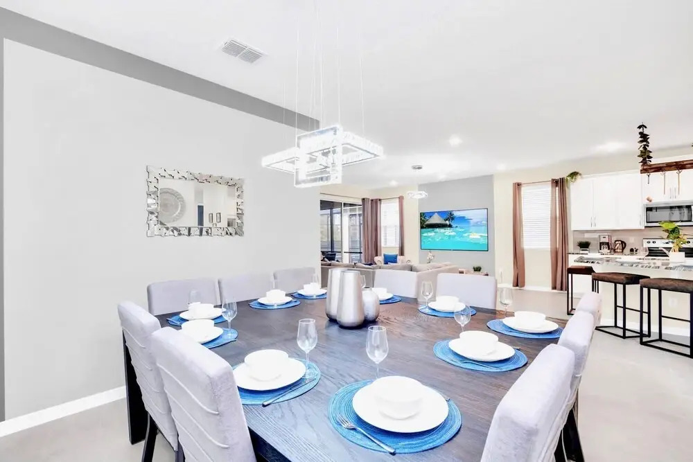Vibrant 7BR Home With Pool Hot Tub and Games Room