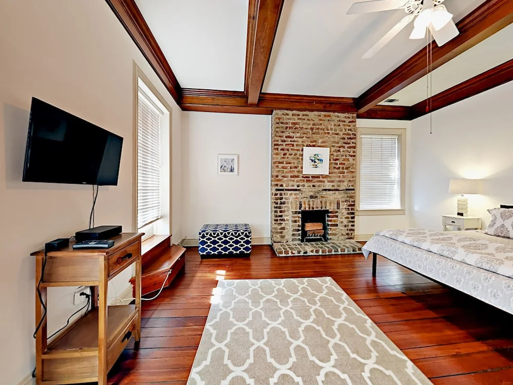 125 E Liberty Home 2 Bedrooms 2.5 Bathrooms Townhouse