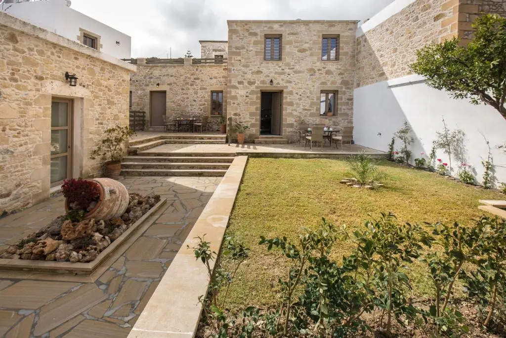Agarathos Deluxe Homes In the Heart of Kaliviani Near Balos