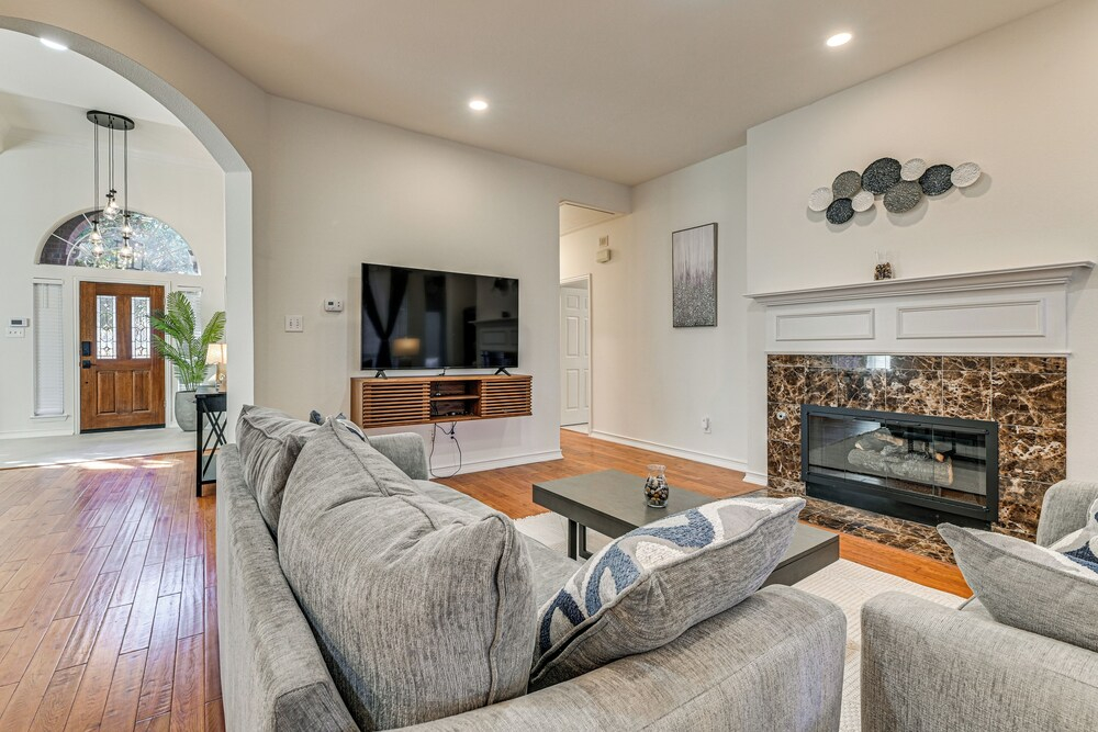 Elegant Home w/ Private Patio, 2 Mi to UTD Campus!