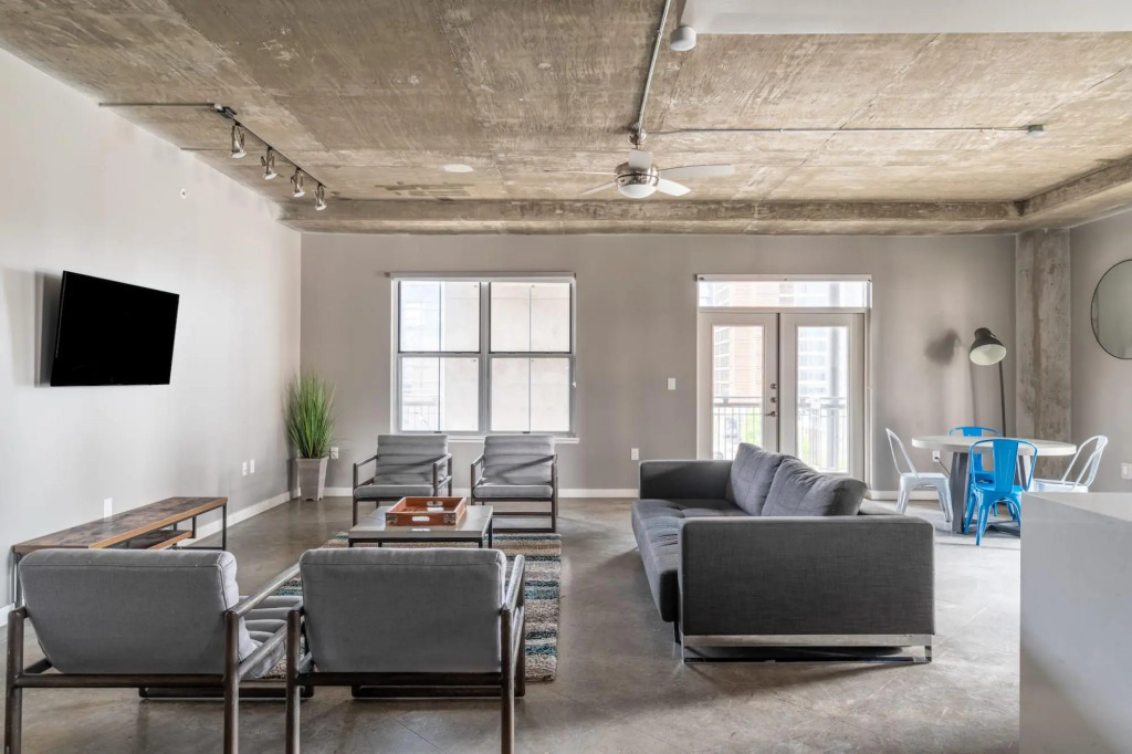 Austin Awesome 2BD 2BA Downtown Apartment