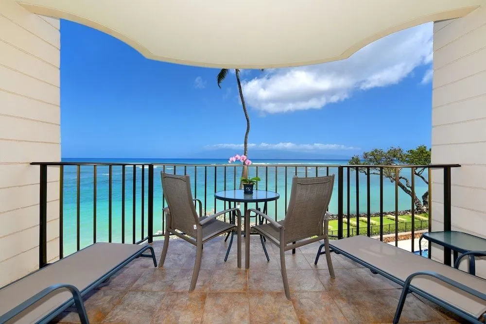 Kahana Reef 303 by RedAwning