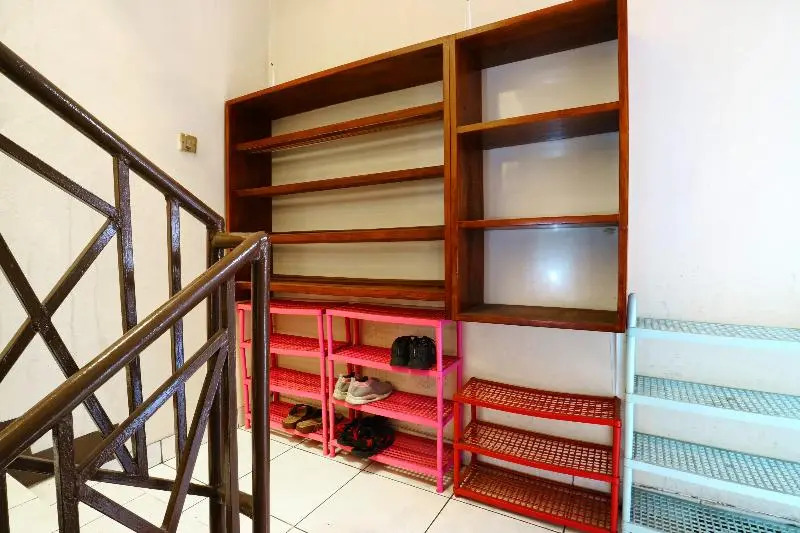 Premium Senen Guesthouse - Female Only