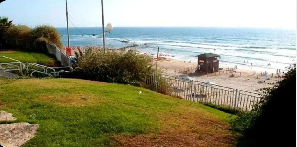 Colony Beach Bat Yam Apartments