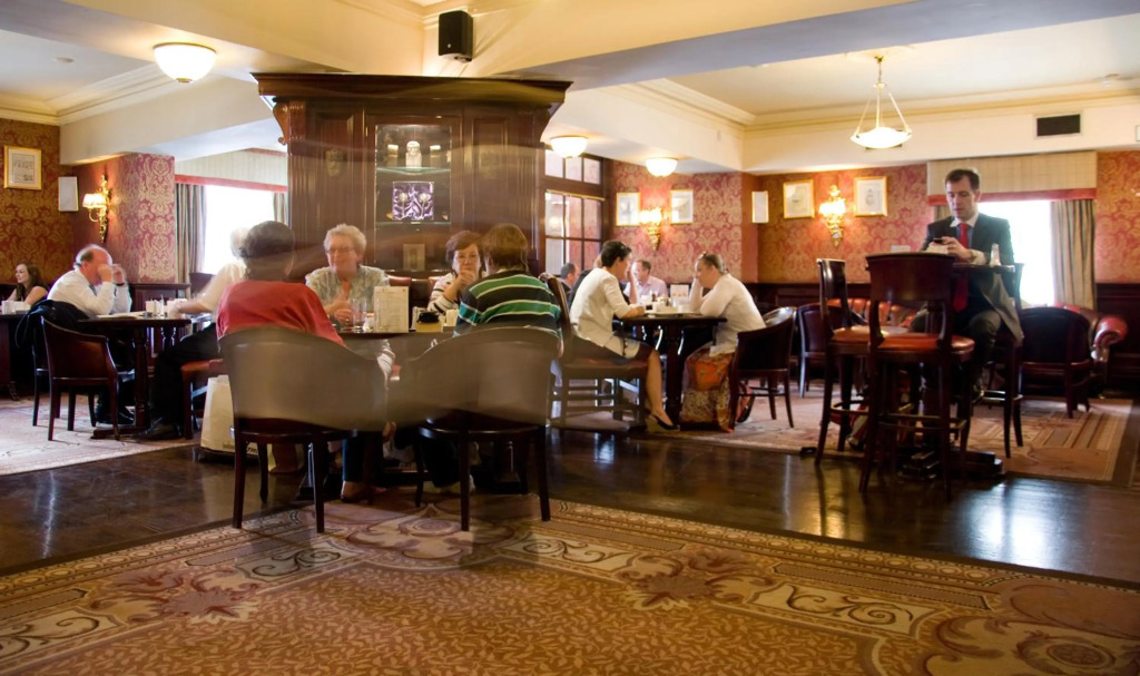 Buswells Hotel