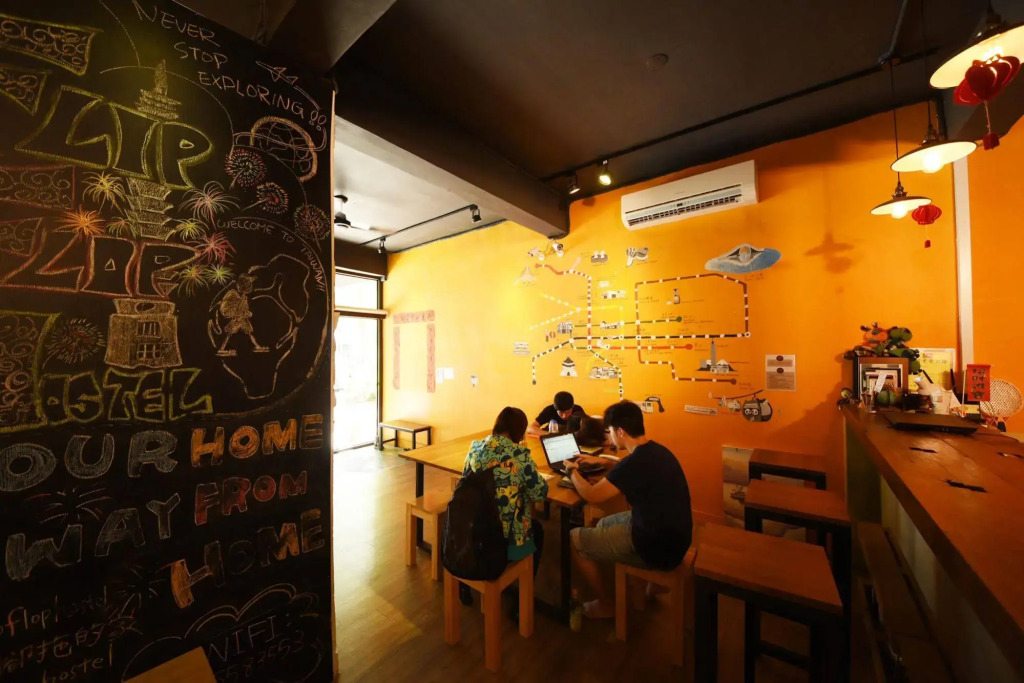 Flip Flop Hostel - Main Station