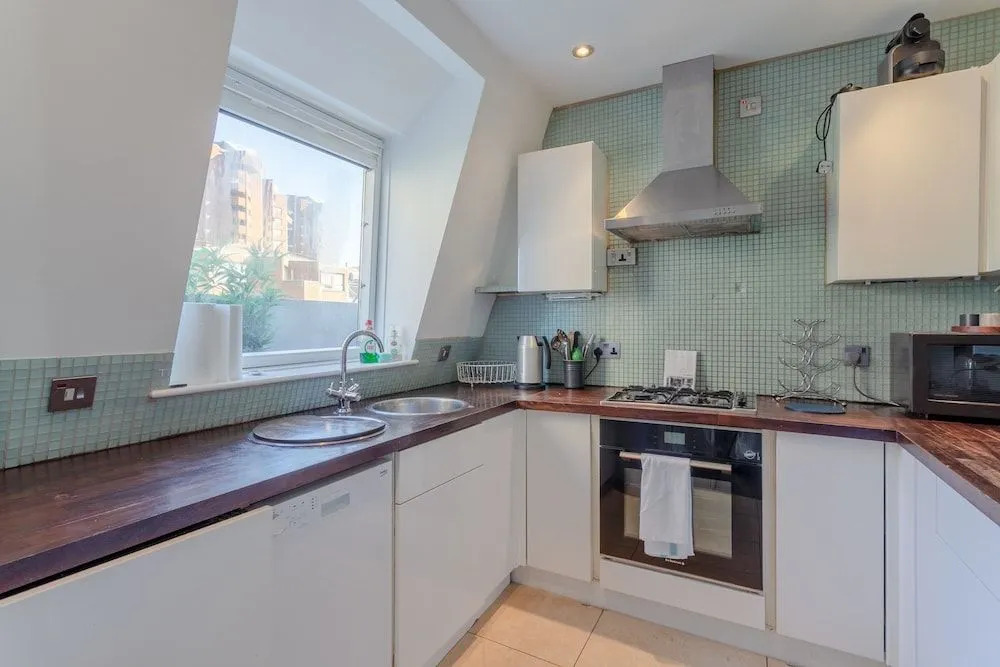 Spacious 3 Bedroom Apartment in Chelsea