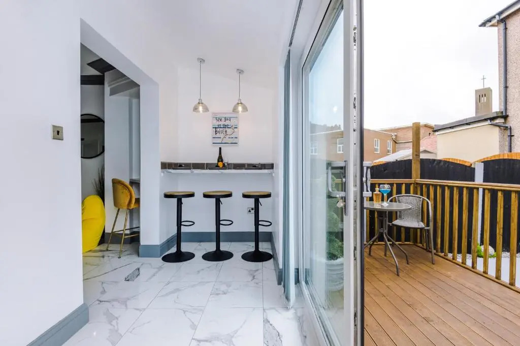 Families Only - Pet Friendly sleeps 6 maximum NO PARTIES