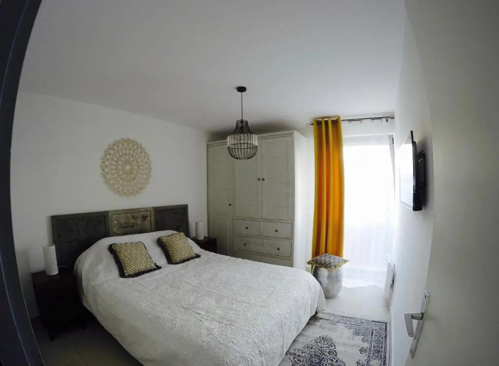 Nouvelle annonce : Appartement rénové de 66m2 pleine vue mer!