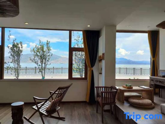 Deyishe Lake View Inn