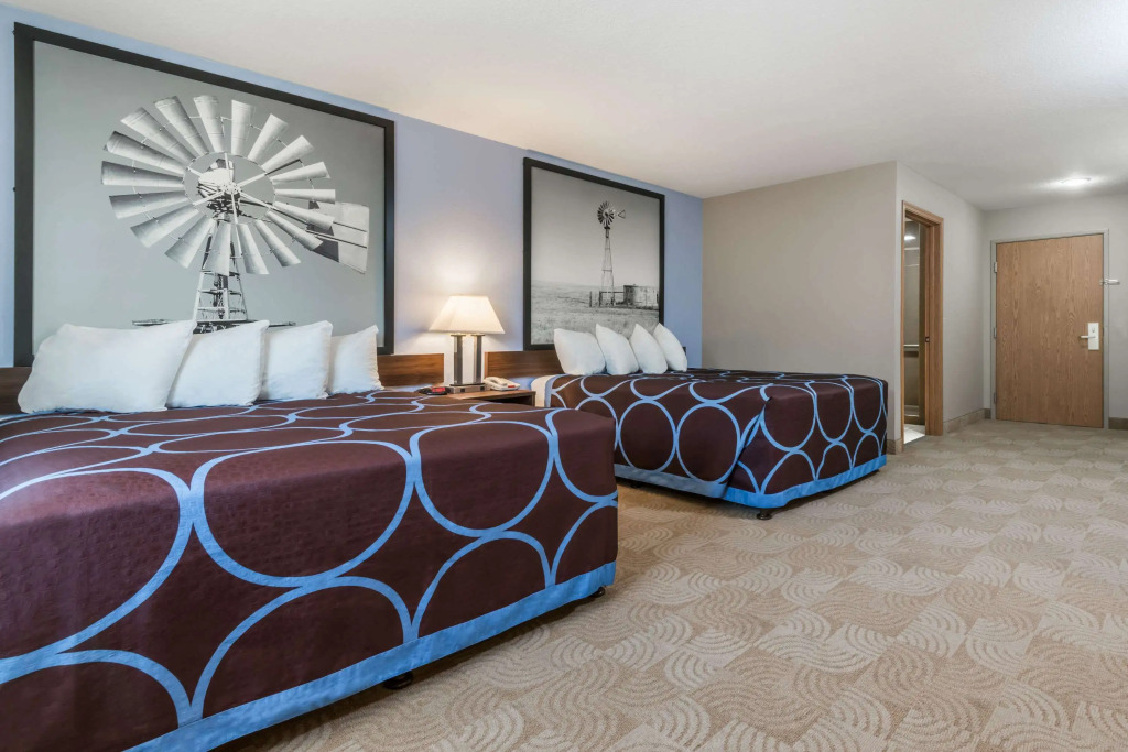 Super 8 by Wyndham Beloit KS