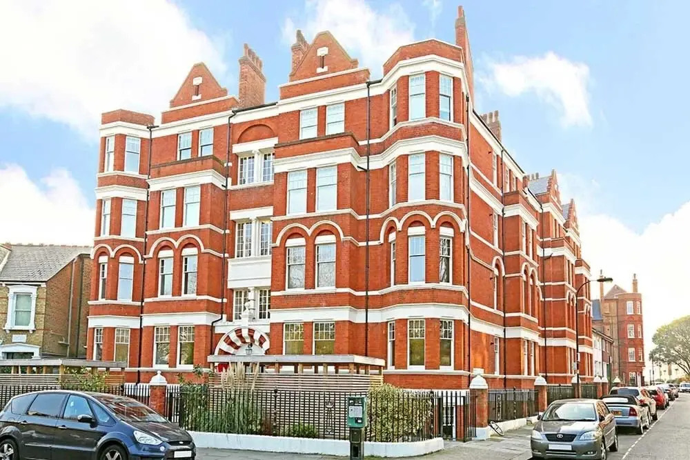 Stylish Apartment set in Victorian Red Brick