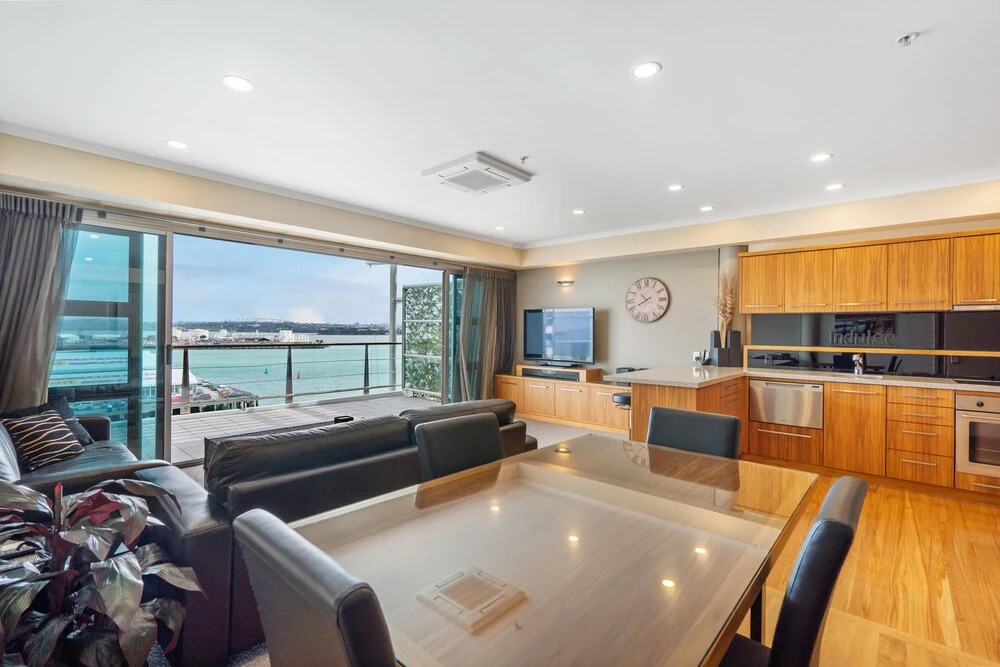QV Waterfront Apt with Wifi - 946