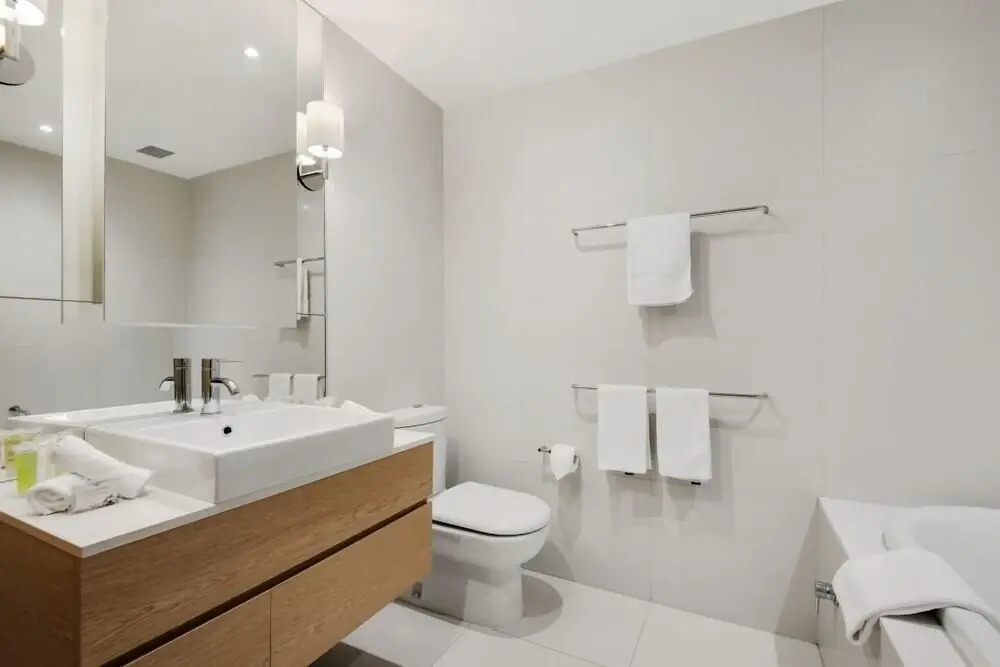 Edgewater 208
