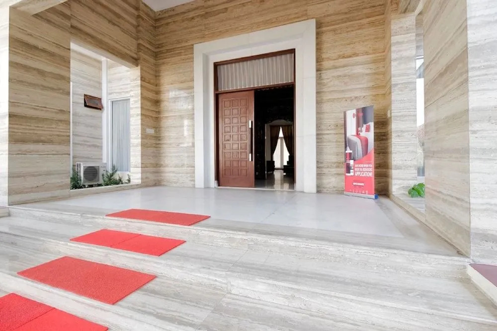 RedDoorz Premium near Stasiun Lenteng Agung