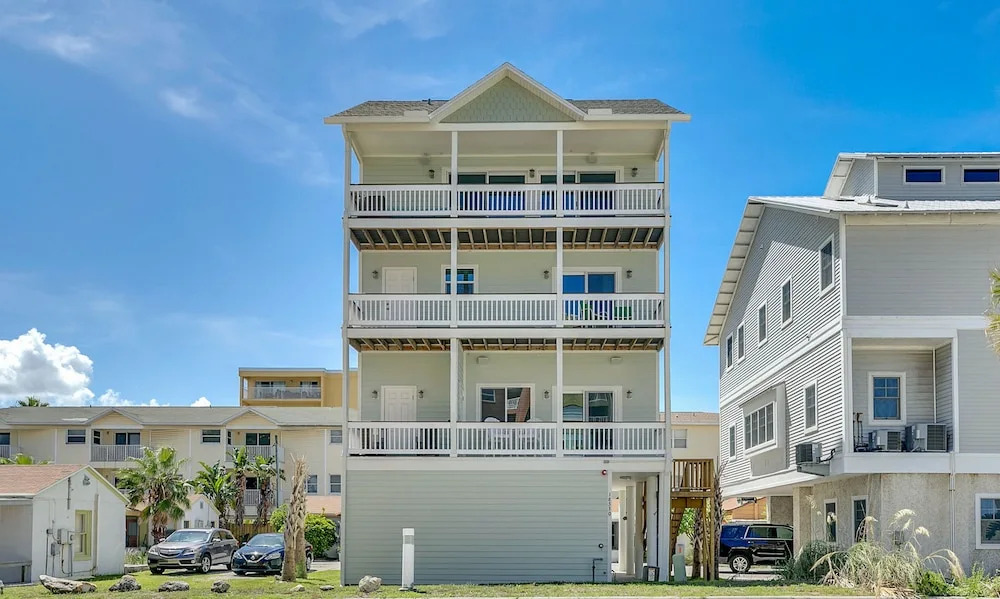 Contemporary 3br/3.5ba W/ Gulf View, Walk To Beach 3 Bedroom Home