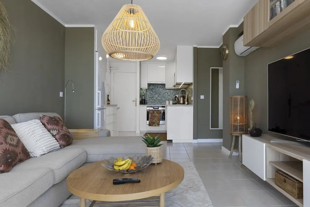 Central Apartment With Seaview Terrace and Pool