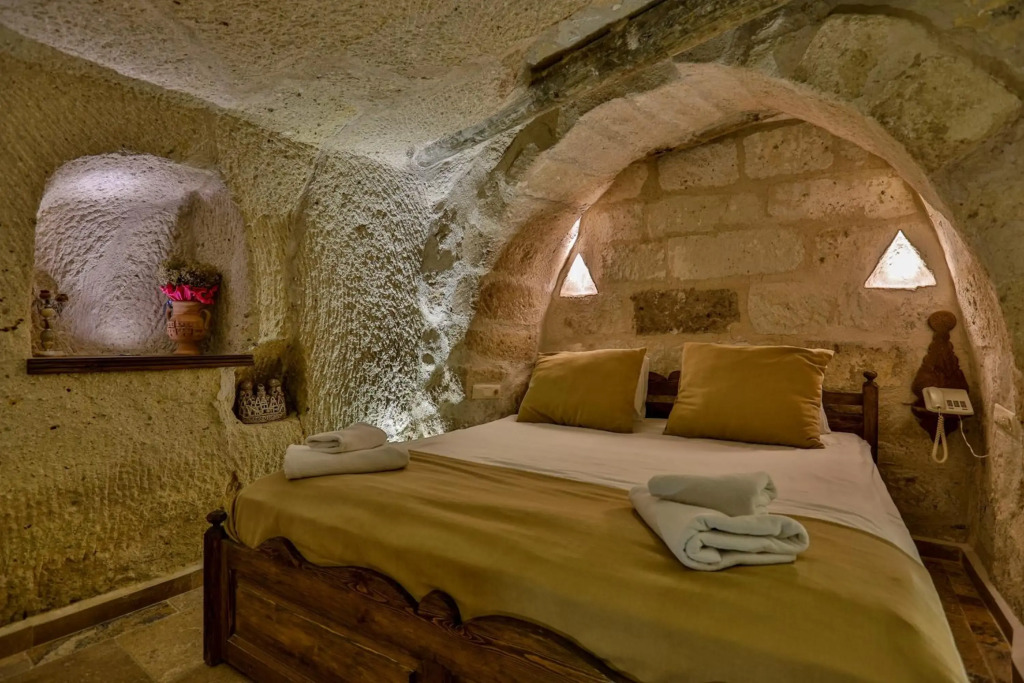 Hidden Cave Hotel