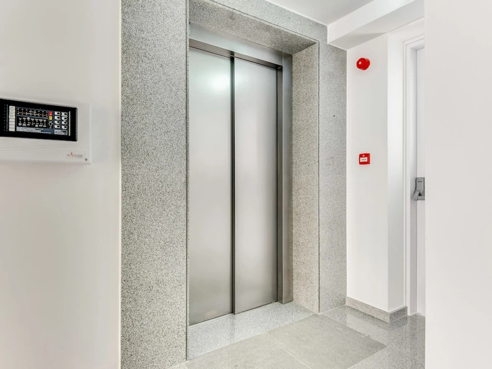 Sanders Crystal 1 - Charming 1-bdr Apt With Shared Pool