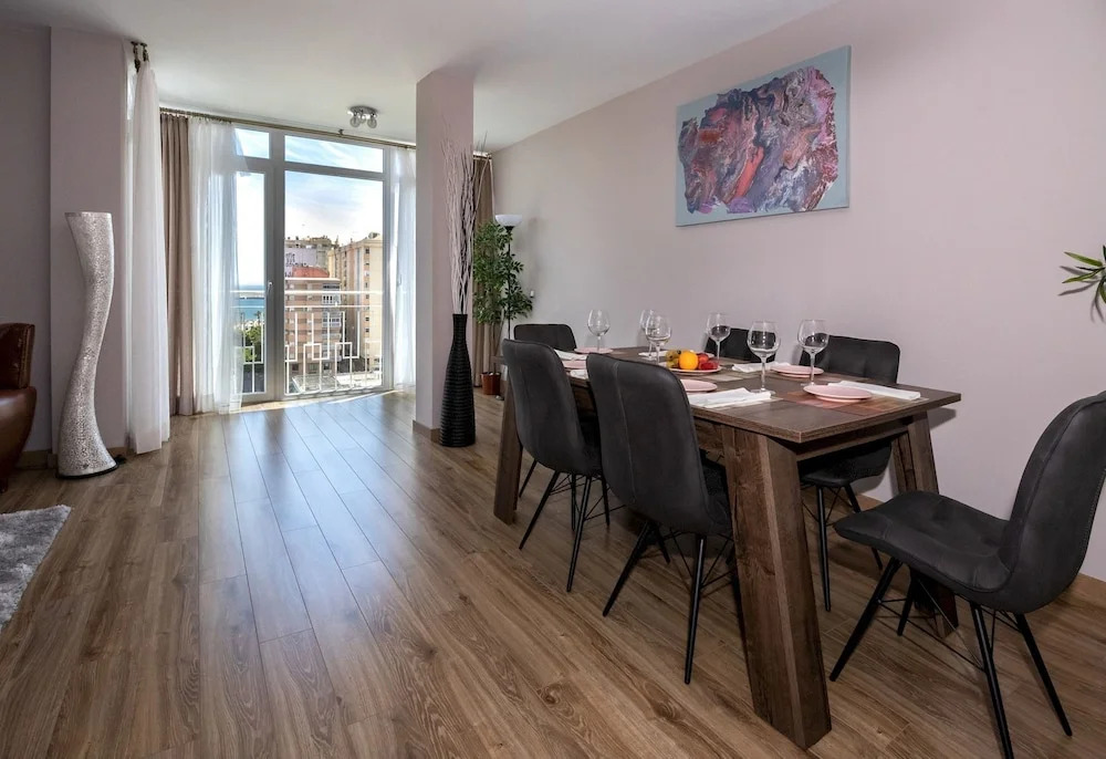 Plaza de Toros II - Recently Renovated Condo in Malaga Centre, Sea Views, 5 Mins Walk to Beach
