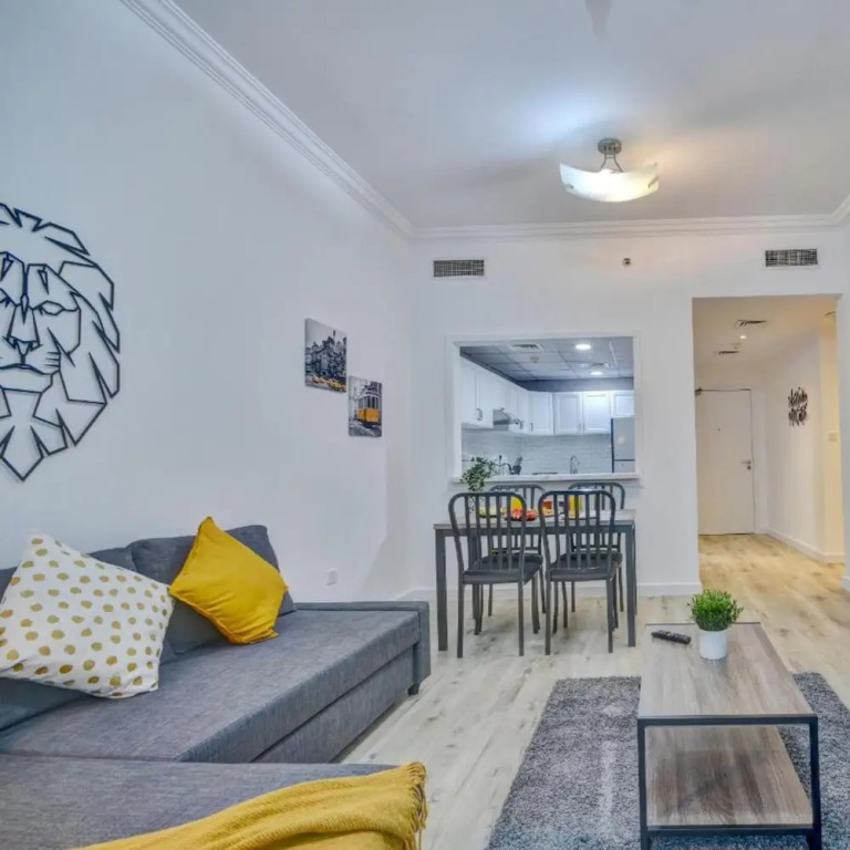 Stunning Apartment with balcony Dubai Marina