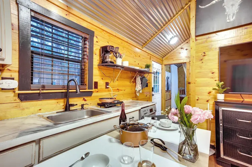 Cozy Onalaska Cabin ~ 2 Mi to Lake Livingston!