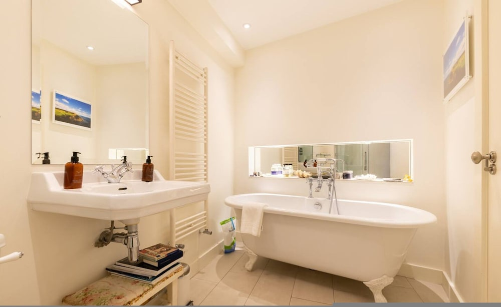 A Gentle Riverside Charm 2 Bedroom Mews House