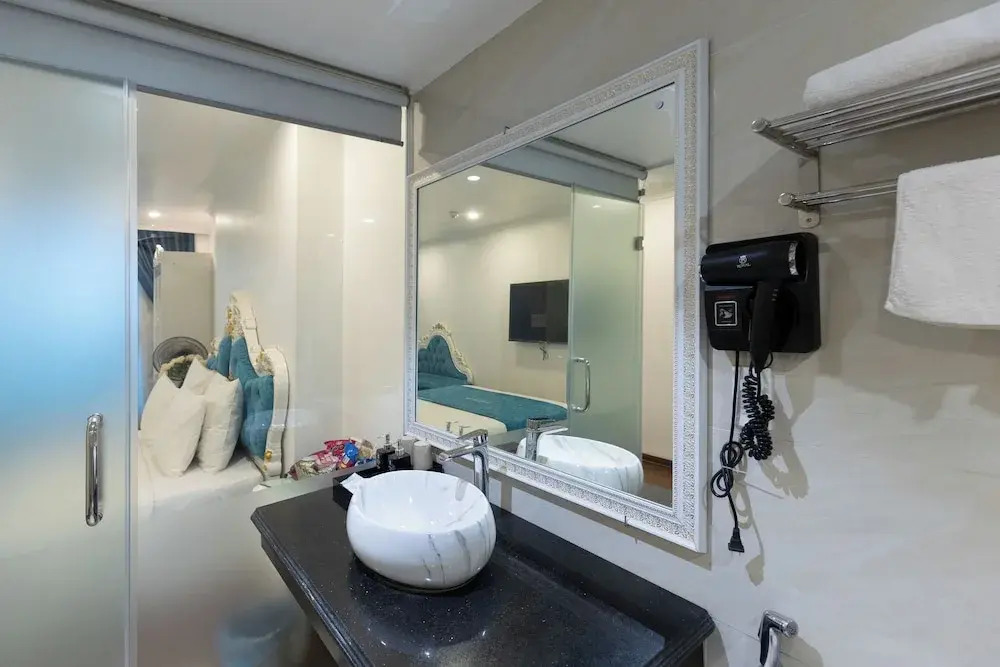 Royal Hotel Thanh Trì