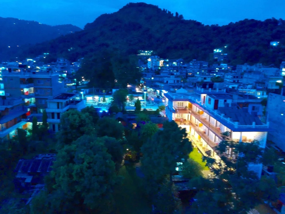 Three Jewels Boutique Hotel