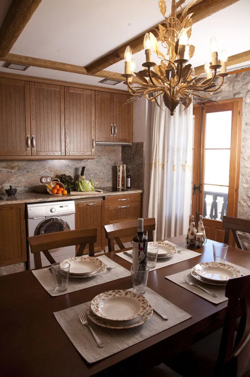 Rustic Med Castell