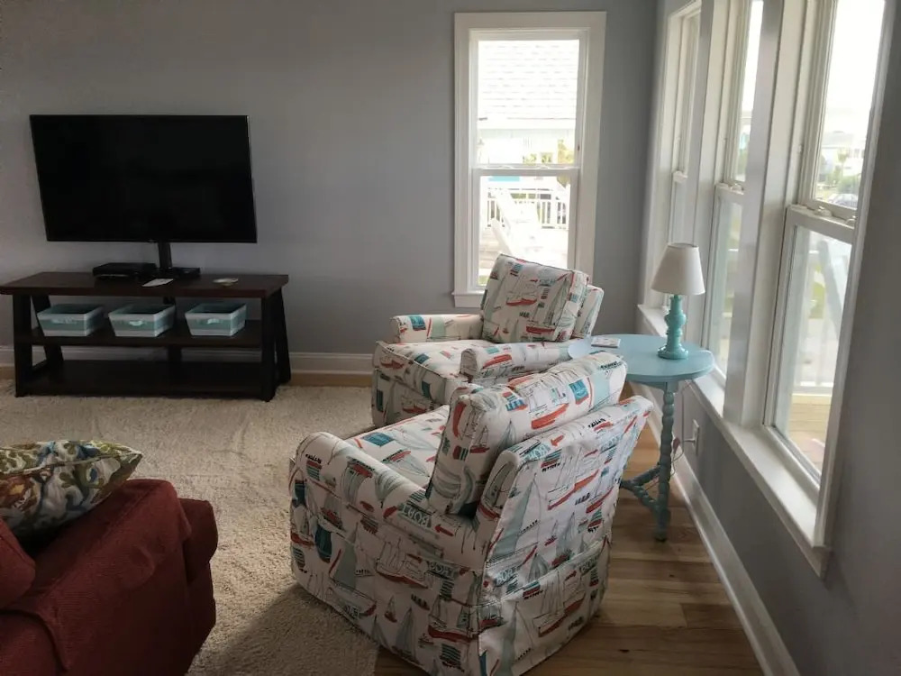 Best Day Ever 4 Bedroom Home by RedAwning
