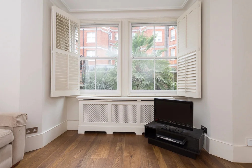 2 Bedroom Flat by Battersea Park