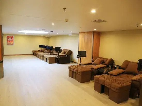 Changbai Mountain Wanda Yue Loft Hot Spring Hotel (Tourism Service Center of West Changbai Mountain)