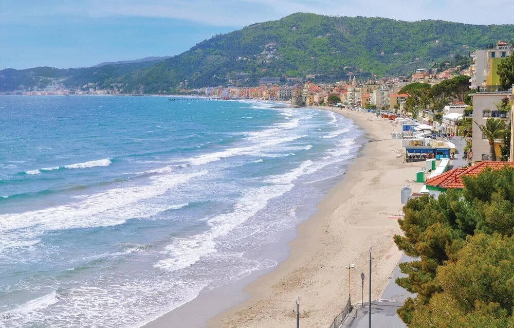 Gorgeous Home In Imperia, Loc Poggi