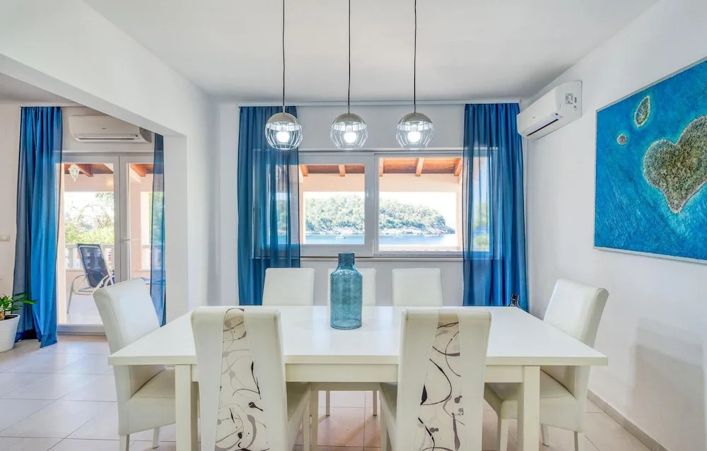 3 Bedroom Lovely Home In Blato