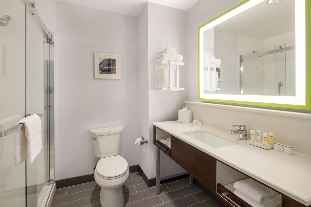 Hampton Inn & Suites Raleigh Midtown, NC