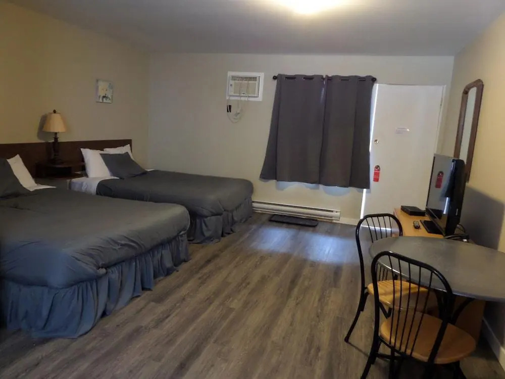 Ray Lyn Motel