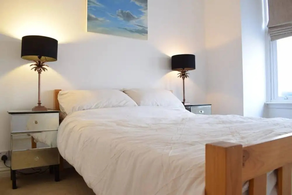 Stylish And Bright 2 Bedroom Flat With Garden