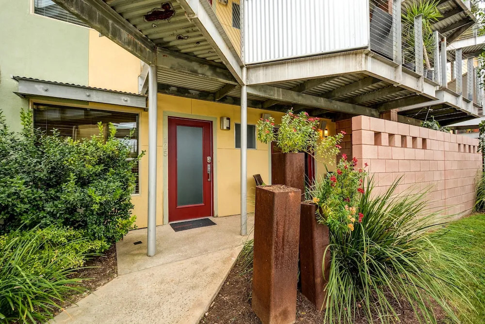 Remodeled E Cesar Chavez Condo by RedAwning