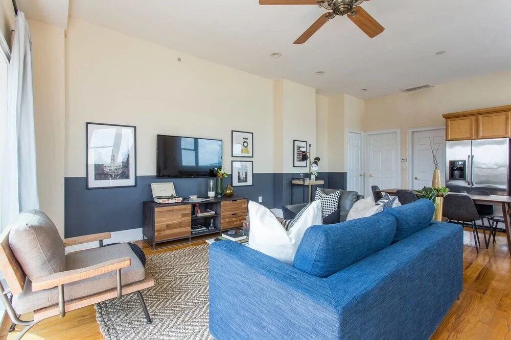 Large 2 BR/ 2BA Duplex in City Center by Domio