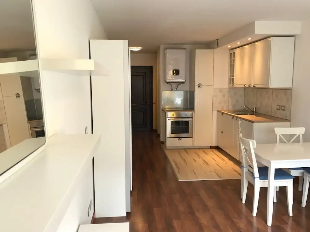 Emerald 36 Studio