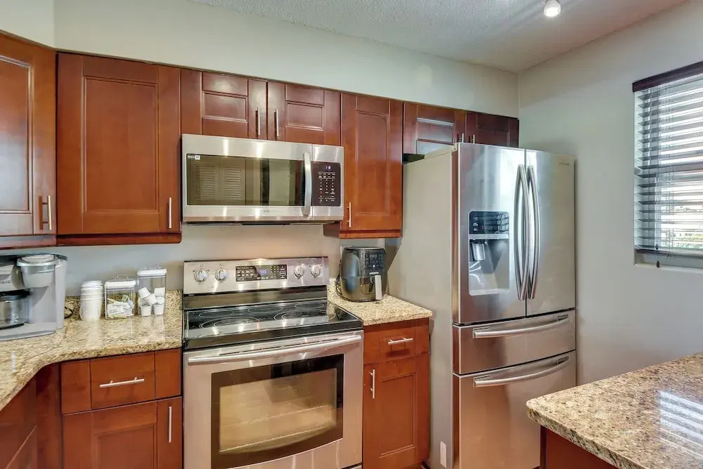 Florida Getaway - Balconies, Grill & Near Beaches!