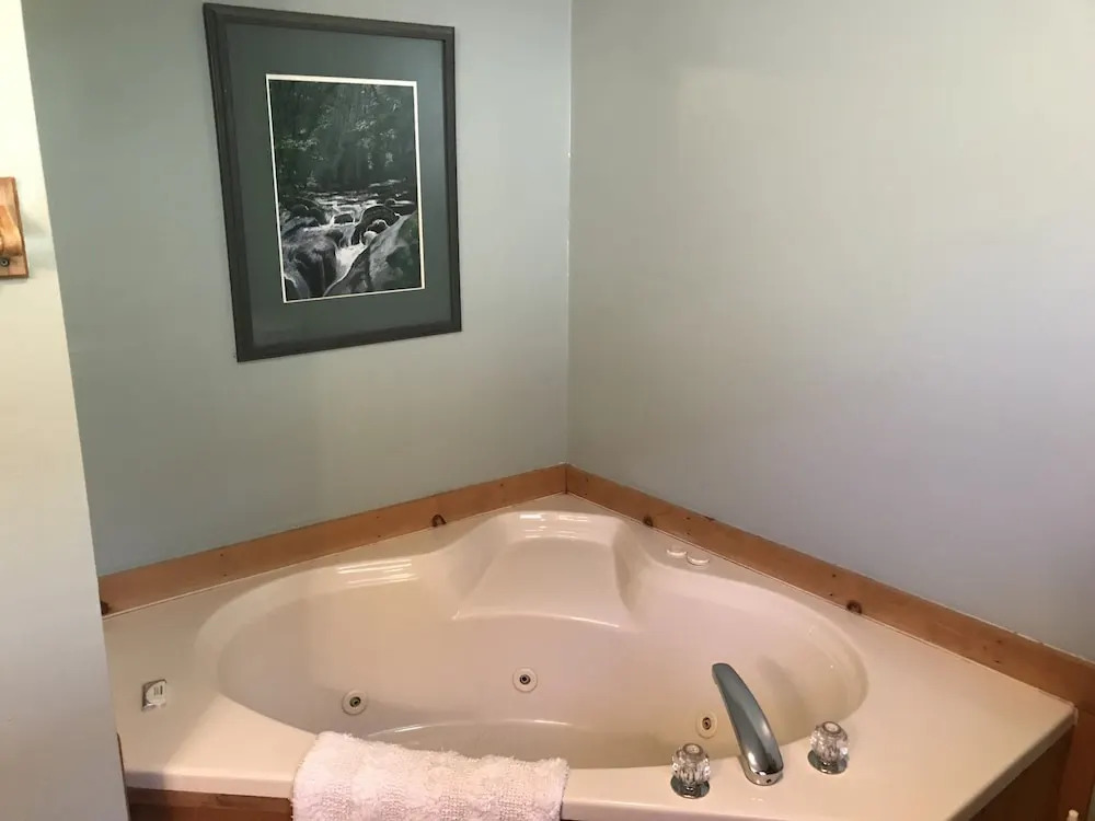 Timber Ridge #2 3 Bedrooms 2 Bathrooms Cabin